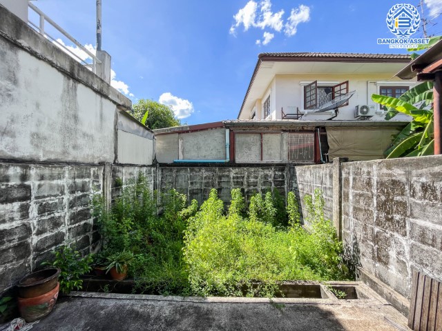 *****ทาวน์เฮ้าส์มือสองนนทบุรี ม.นันทนาการ์เด้นท์ 1 ท่าอิฐ บนเนื้อที่มากถึง 21.3 ตร.ว. ฟังก์ชัน 2 ห้องนอน 2 ห้องน้ำ 1 ที่จอดรถ แถมฟรี! 2 เครื่องปรับอากาศ ทำเลดี เชื่อมต่อถ.ราชพฤกษ์, ถ.รัตนาธิเบศร์ ใกล้รถไฟฟ้าสายสีม่วง "สถานีบางรักน้อยท่าอิฐ" และทางด่วน "งามวงศ์วาน"